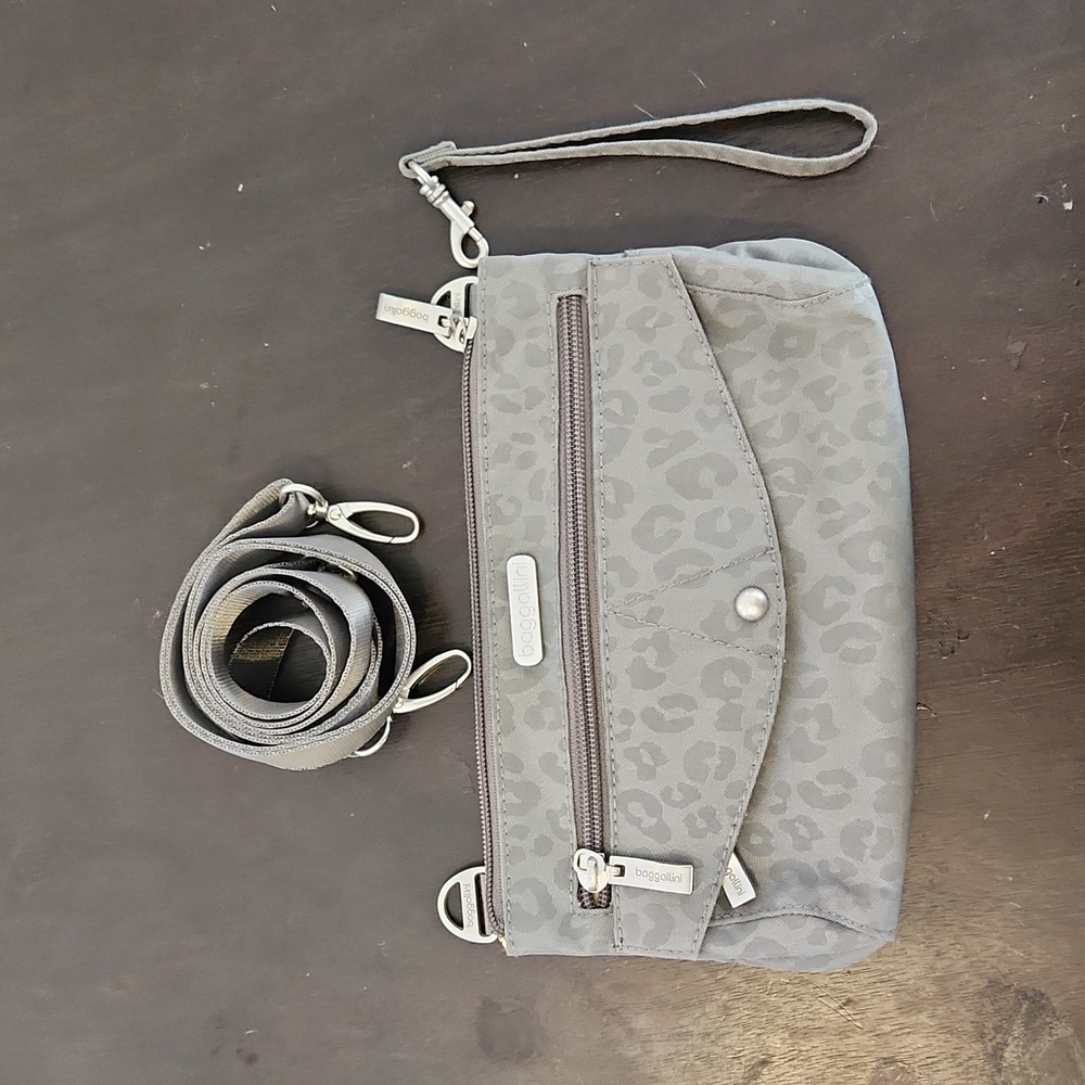 Baggallini crossbody/ wristlet mini bag grey and leopard print